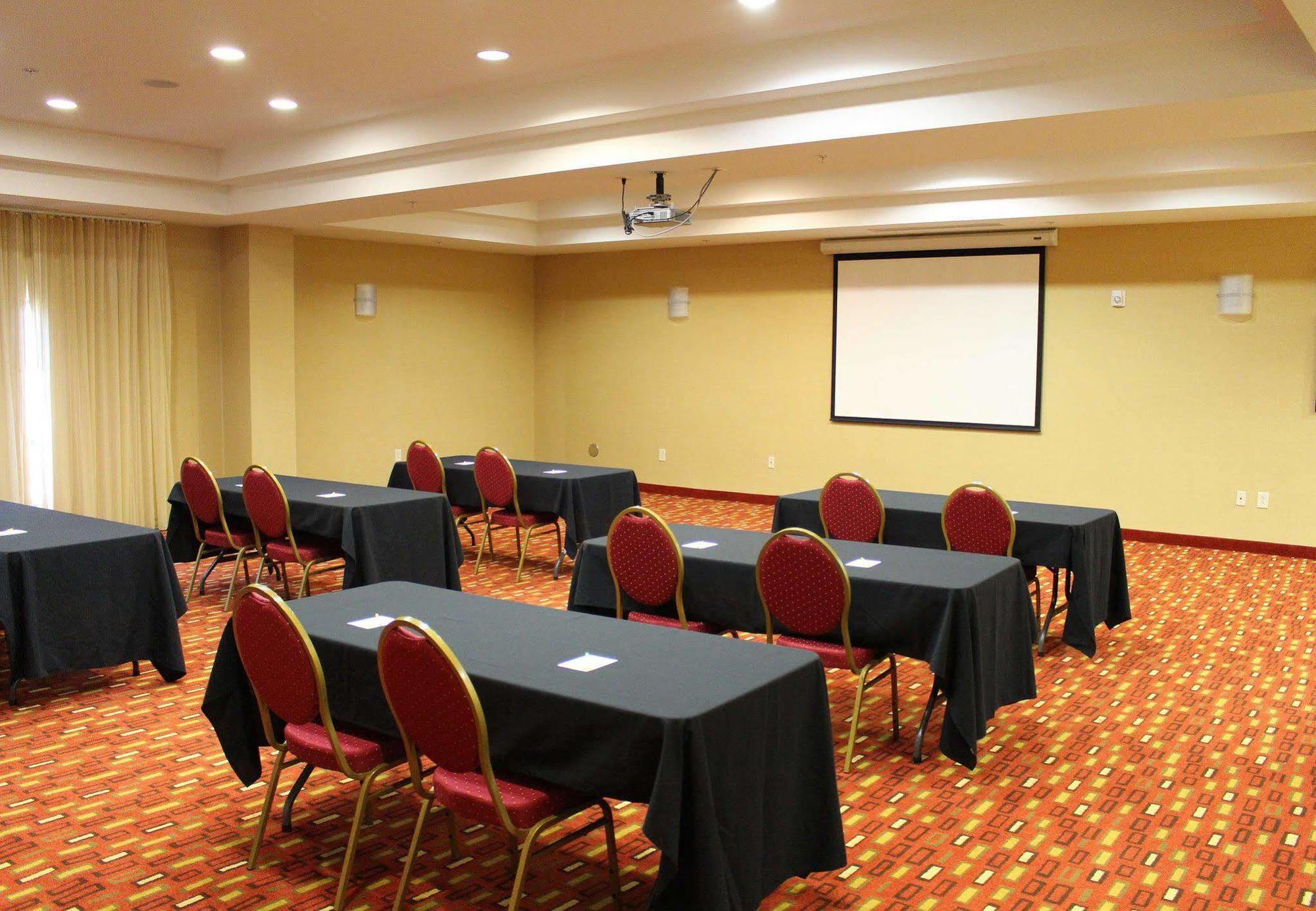 Courtyard By Marriott Clarksville Exterior photo