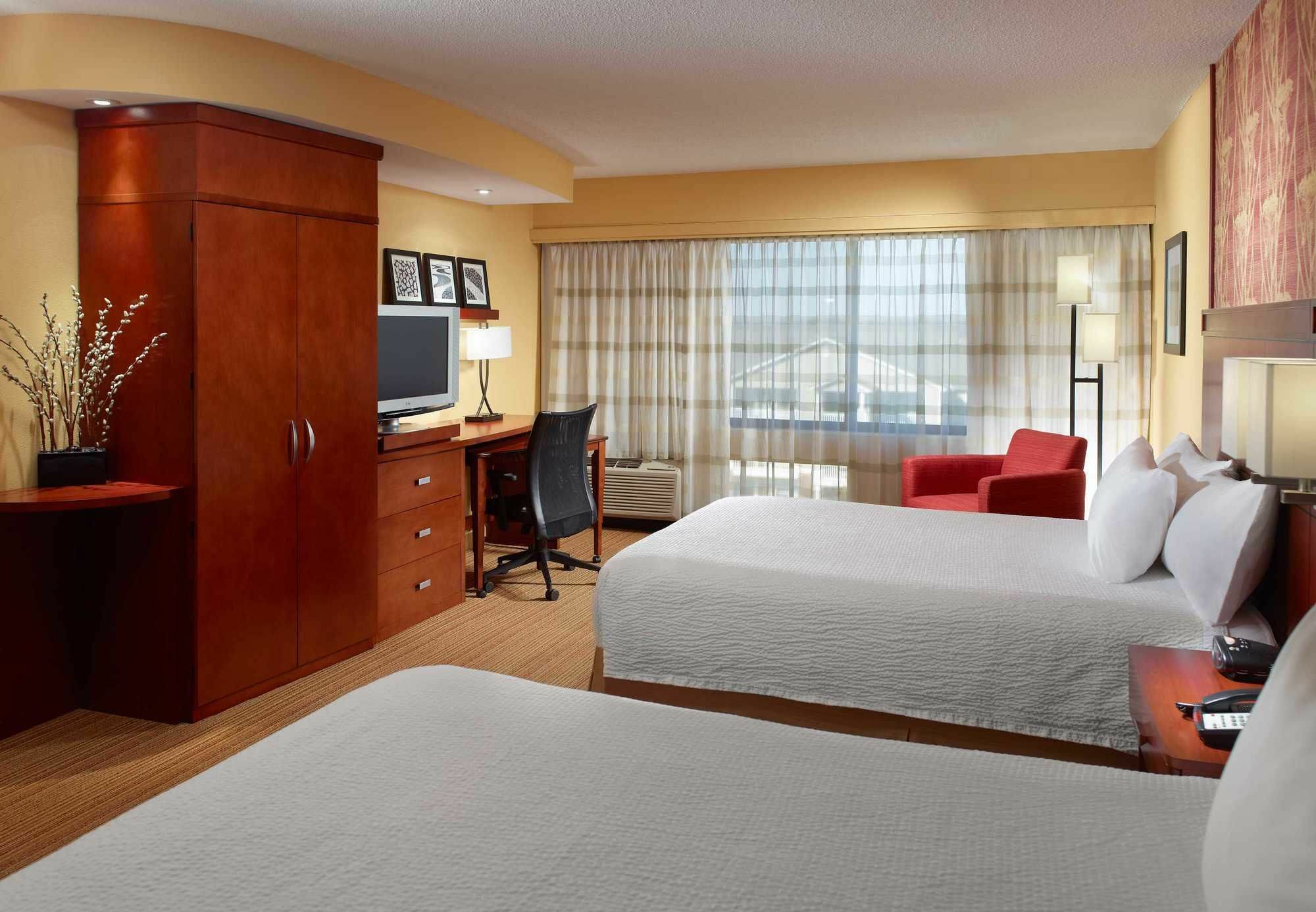 Courtyard By Marriott Clarksville Exterior photo