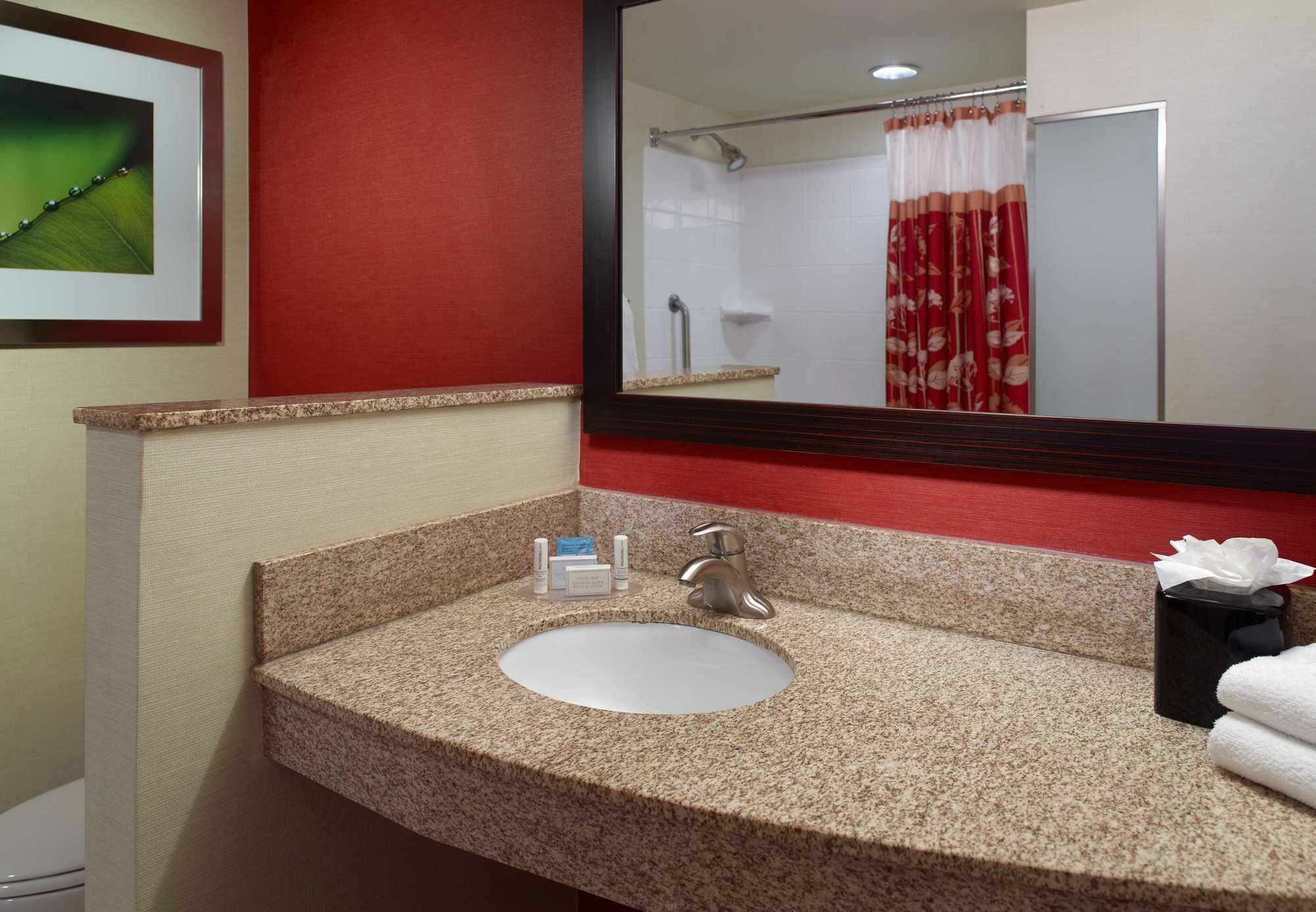 Courtyard By Marriott Clarksville Exterior photo